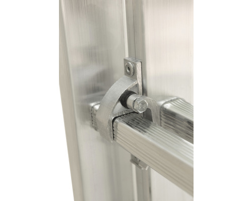 Detail hliníkového rebríka s upevnením priečok