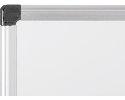 Detail rohu tabule s hliníkovým rámom