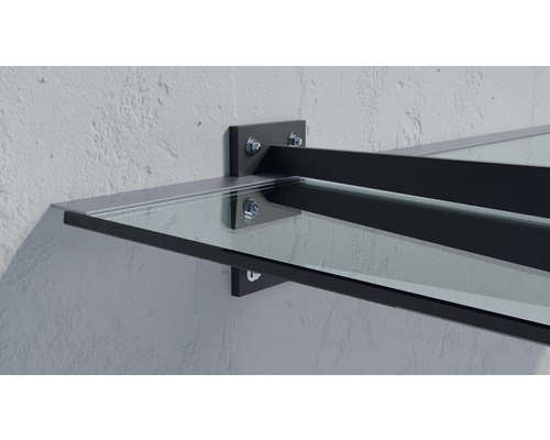 Sklenený prístrešok s kovovým rámom a nástenným upevnením