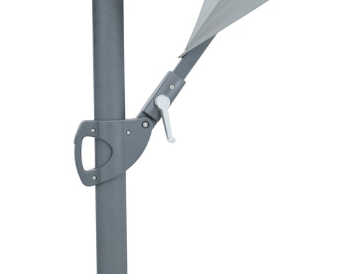 Detailný pohľad na slnečník s kľukovým mechanizmom