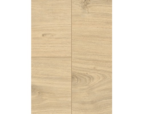Detailný záber štyroch svetlých laminátových podlahových dosiek s kresbou dreva