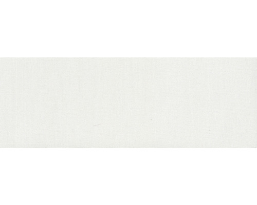 Detail bielej textilnej tkaniny.