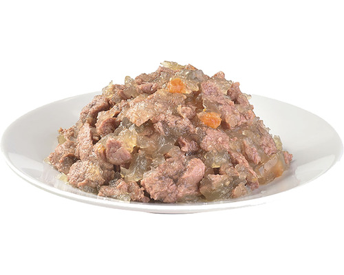 Krmivo pre mačky s mäsom a želé na tanieri