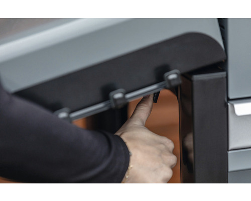 Detail sporáka s rukou ovládajúcou páku