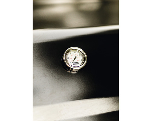 Teplomer Weber na grilovacej ploche