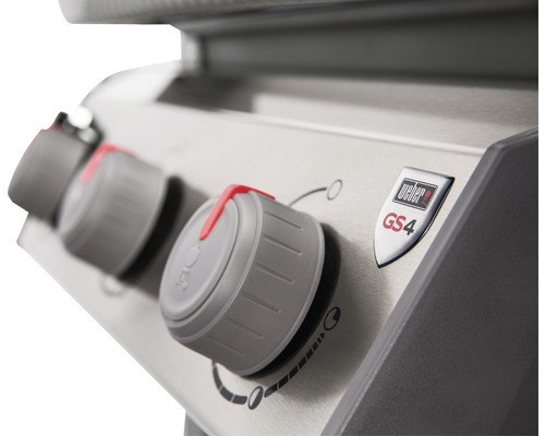 Detail plynového grilu s ovládacími gombíkmi a logom Weber GS4.