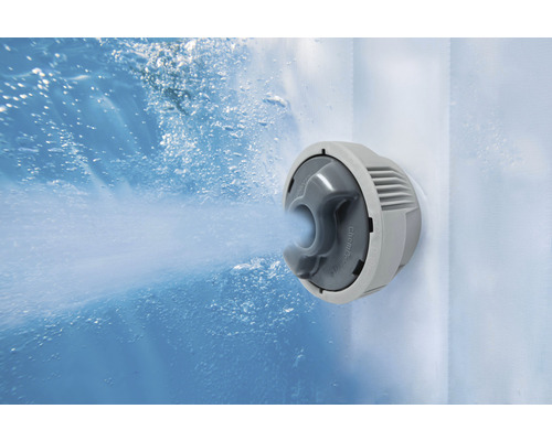 Pohľad na trysku vo vírivke s prúdom vody