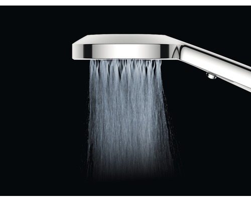 Ručná sprcha s tečúcou vodou