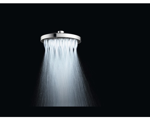 Sprchová hlavica s prúdom vody