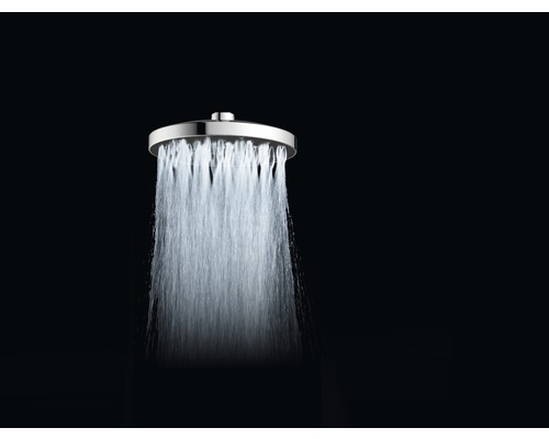 Sprchová hlavica s prúdom vody