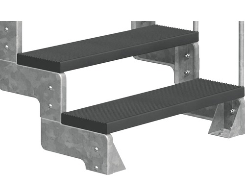 Dva stupne pozinkovaného schodiska s ryhovanými nášľapnými plochami.
