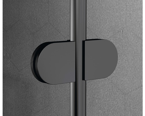 Detail sprchovacieho kúta s kľučkou dverí