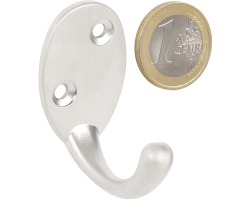 Kovový vešiak na šaty s euromincou ako porovnanie veľkosti