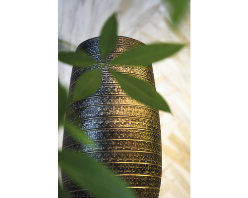 Dekoratívna váza so vzorom