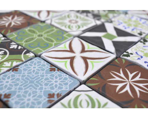 Detail vzorovaných dlaždíc