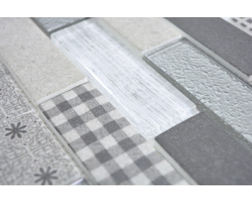 Detail mozaikových dlaždíc s rôznymi vzormi