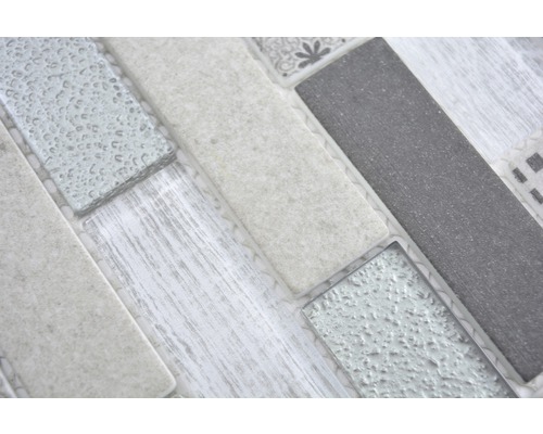 Mozaiková dlaždica s rôznymi povrchovými štruktúrami