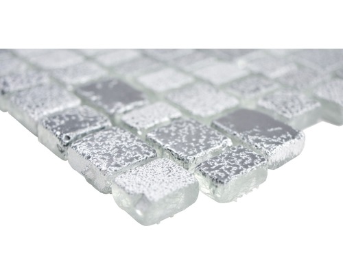 Mozaikové dlaždice zo skla a striebra