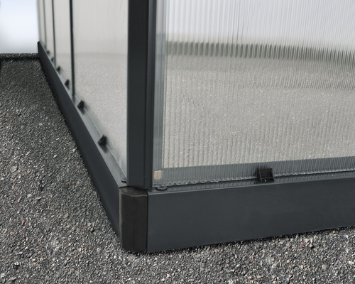 Detail skleníka s polykarbonátovými doskami