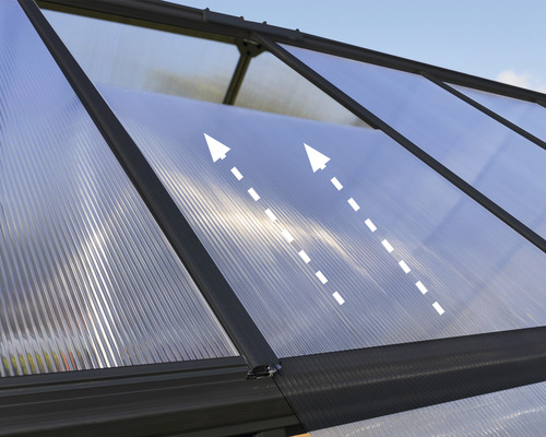 Detailný pohľad na odvodnenie konštrukcie skleníka