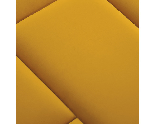 Žlté polstrované stenové panely s geometrickým vzorom.