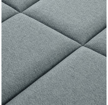 Detail čalúneného stenového panelu so štvorcovým vzorom