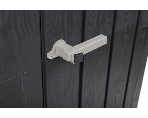 Detail záhradných dverí skrine s rukoväťou