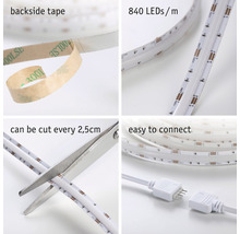 LED pásik so zadnou lepiacou páskou, 840 LED na meter, možnosť strihania každých 2,5 cm a jednoduché pripojenie.