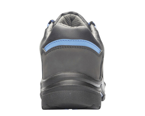 Pohľad zozadu na čiernu bezpečnostnú obuv