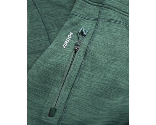 Detail textilnej bundy s vreckom na zips a logom Ardon.