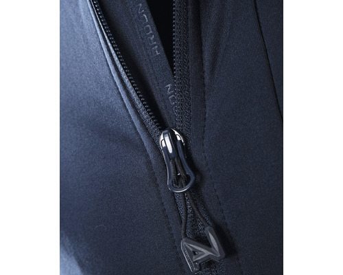 Detailný záber zipsu na odeve