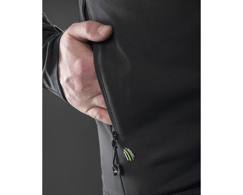 Detailný záber bundy s vreckom a zipsom