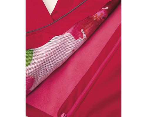 Detail červenej bundy s vnútornou podšívkou