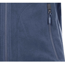 Detail fleecovej bundy so zipsom a vreckami