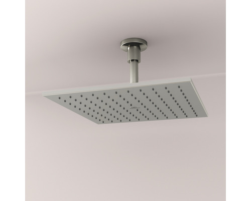 Štvorcová hlavová sprcha na montáž na strop v kúpeľni.