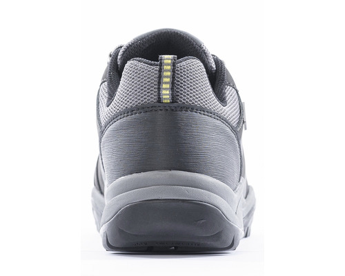 Detailný pohľad zozadu na sivú pánsku trekingovú obuv