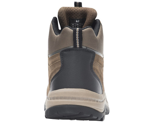 Pohľad zozadu na outdoorovú obuv