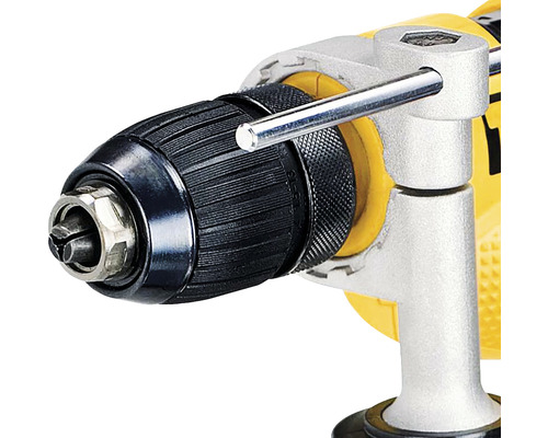 Detailný pohľad na vŕtačku so skľučovadlom a kľúčom na skľučovadlo