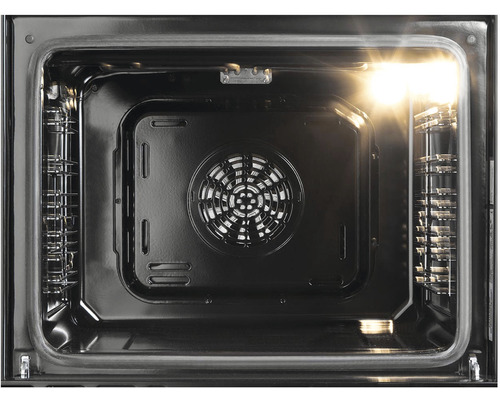 Vnútro rúry s osvetlením priestoru na varenie a ventilátorom