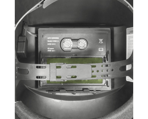 Pohľad zvnútra na zváračskú masku s automatickým stmavovaním a nastavovacími kolieskami pre citlivosť a oneskorenie.