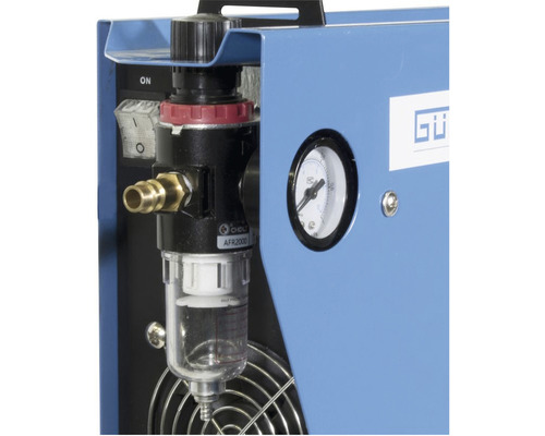 Detailný pohľad na kompresor Güde s regulátorom tlaku a manometrom