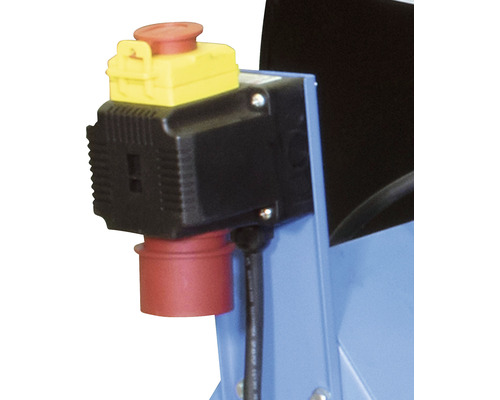 Detail núdzového vypínača na stroji