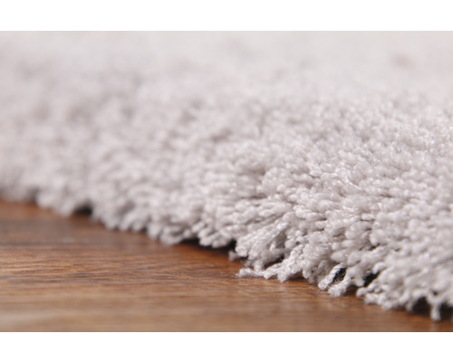 Detailný pohľad na koberec s vysokým vlasom