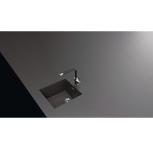 Kuchynský drez s batériou v pracovnej doske