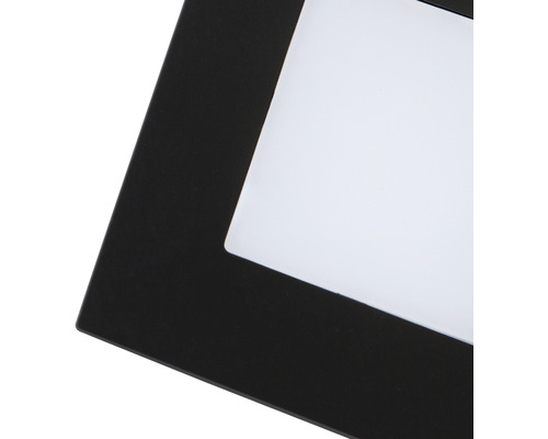 Detailný pohľad na čiernu LED dosku