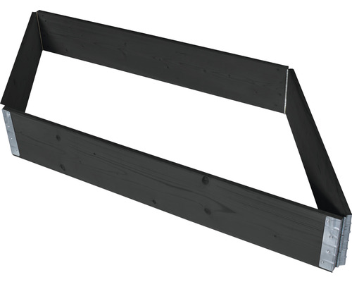 Drevený vyvýšený záhon s kovovými rohmi