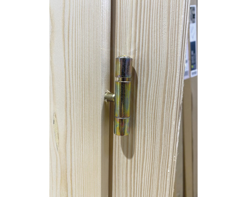 Dvere s namontovaným závesom