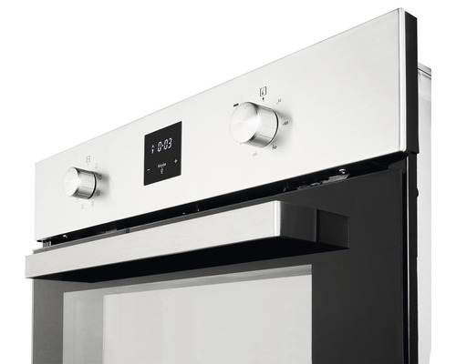 Detailný pohľad na rúru s ovládacím panelom a sklenenými dvierkami