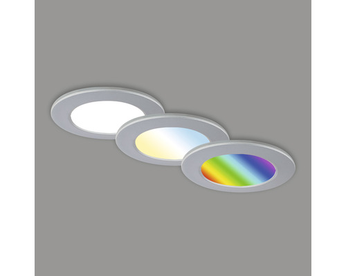 Tri okrúhle vstavané LED svietidlá s rôznymi farbami svetla