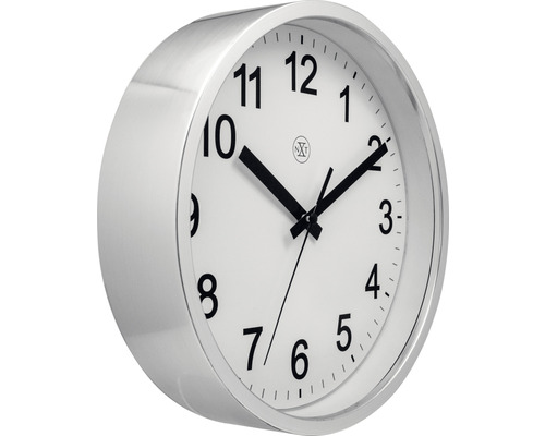 Nástenné hodiny s ciferníkom a strieborným rámom